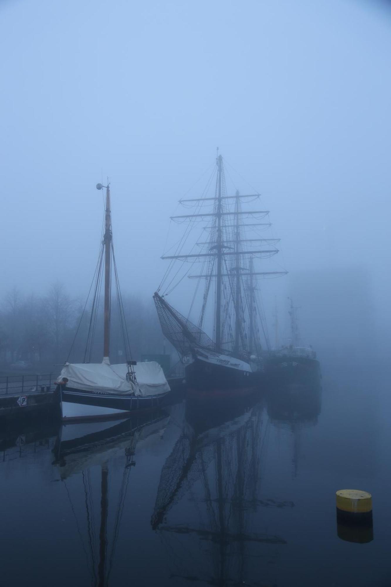 Schiffshotel "Schlafen Im Hafen" Hamburgo Exterior foto